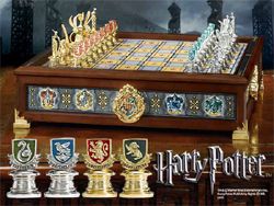 Harry Potter - Bradavice Houses Quidditch Šachy Noble Collection