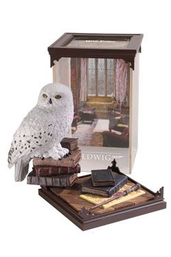 Harry Potter Magical Creatures Soška Hedwig 19 cm Noble Collection