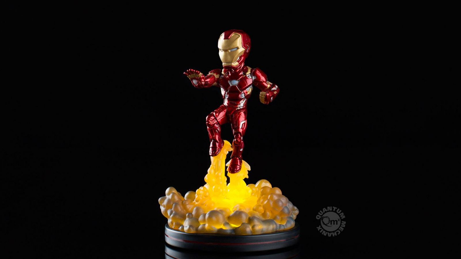 Marvel Comics Light-Up Q-Fig Figure Iron Man 14 cm Quantum Mechanix