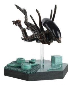 The Alien & Predator Figurine Kolekce Swimming Xenomorph (Alien Resurrection) 15 cm