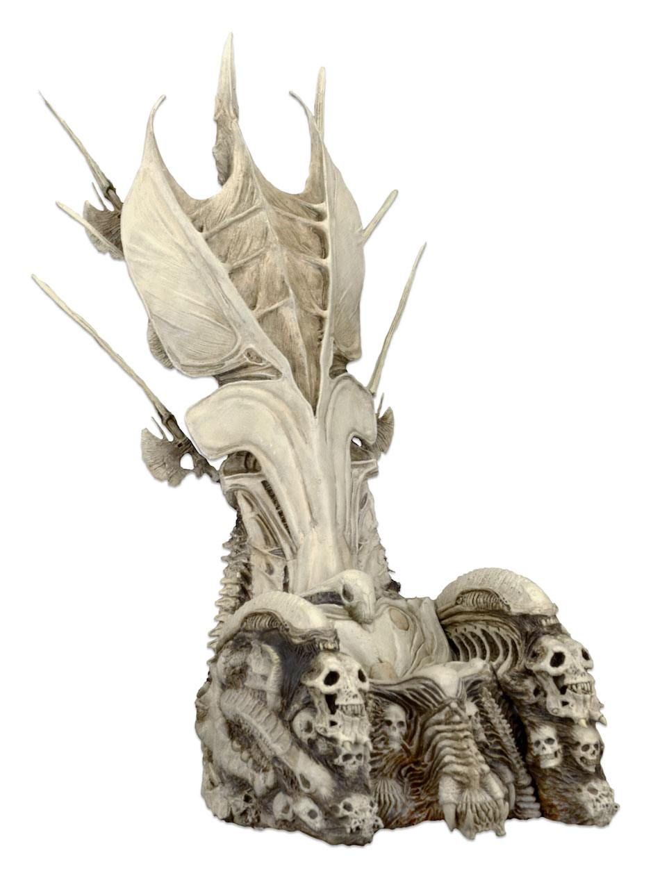 Predator Diorama Bone Throne 35 cm NECA