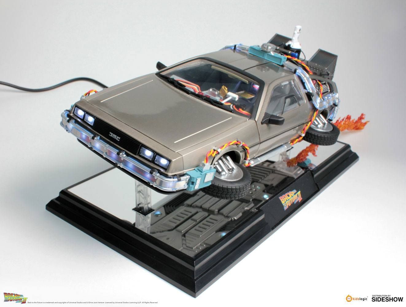 Back to the Future II Floating Model with Light Up Function DeLorean Time Machine 22 cm Kids Logic