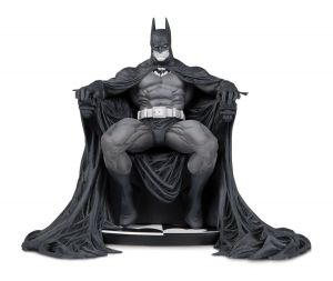 Batman Black & White Soška Batman by Marc Silvestri 15 cm