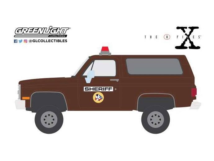 The Akta X Kov. Model 1/64 1981 Chevrolet K-5 Blazer Sheriff Greenlight Collectibles
