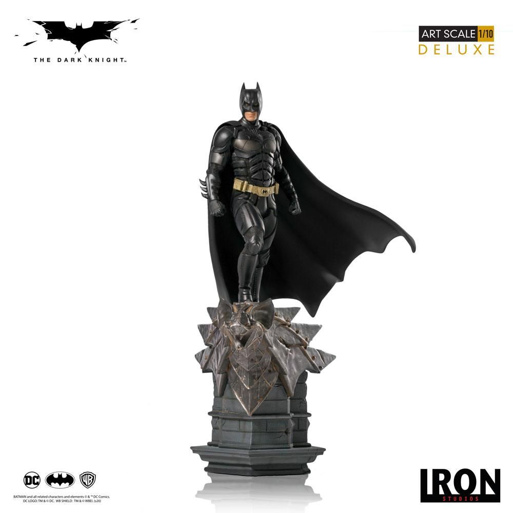 The Dark Knight Deluxe Art Scale Soška 1/10 Batman 31 cm Iron Studios