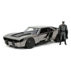 Batman 2022 Hollywood Rides Kov. Model 1/24 2022 Batmobil Black Chrome Convention Exclusive with Figurka