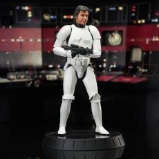 Star Wars Episode IV Milestones Soška 1/6 Han Solo (Stormtrooper Disguise) 40th Anniversary Exclusive 30 cm Gentle Giant