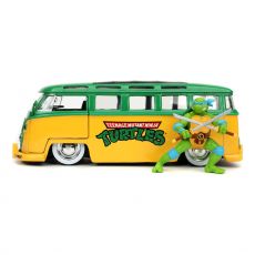 Teenage Mutant Ninja Turtles Hollywood Rides Kov. Model 1/24 1962 VW Bus with Leonardo Figurka Jada Toys