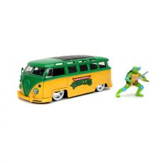 Teenage Mutant Ninja Turtles Hollywood Rides Kov. Model 1/24 1962 VW Bus with Leonardo Figurka Jada Toys