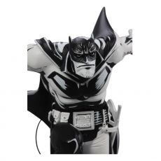 DC Direct Resin Soška Batman Black & White White Knight by Sean Murphy 23 cm