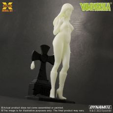 Vampirella Plastic Model Kit 1/8 Vampirella Glow in the Dark Verze 23 cm X-Plus