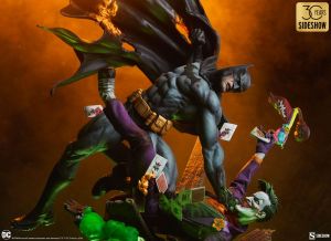 DC Comics Premium Format Soška Batman vs The Joker: Eternal Enemies 81 cm Sideshow Collectibles