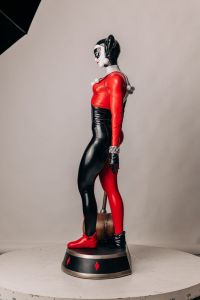 DC Comics Životní Velikost Soška Harley Quinn 196 cm Muckle Mannequins